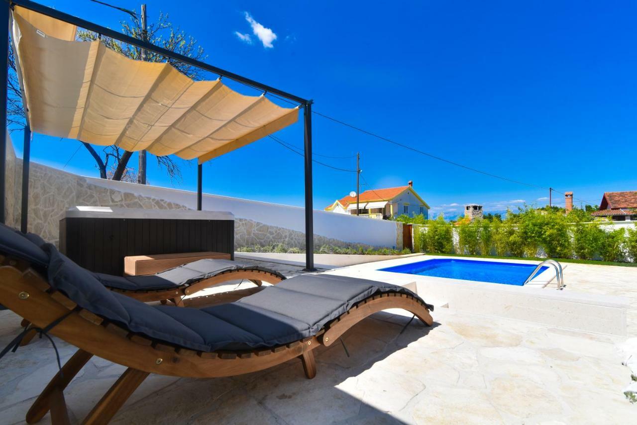 Villa Village Idylle With Heated Pool, Sauna, Jacuzzy And Private Parking Sukosan Bagian luar foto