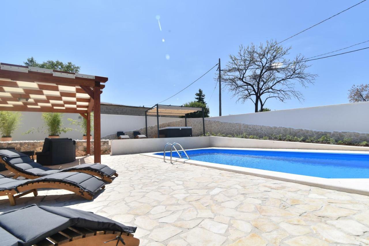 Villa Village Idylle With Heated Pool, Sauna, Jacuzzy And Private Parking Sukosan Bagian luar foto