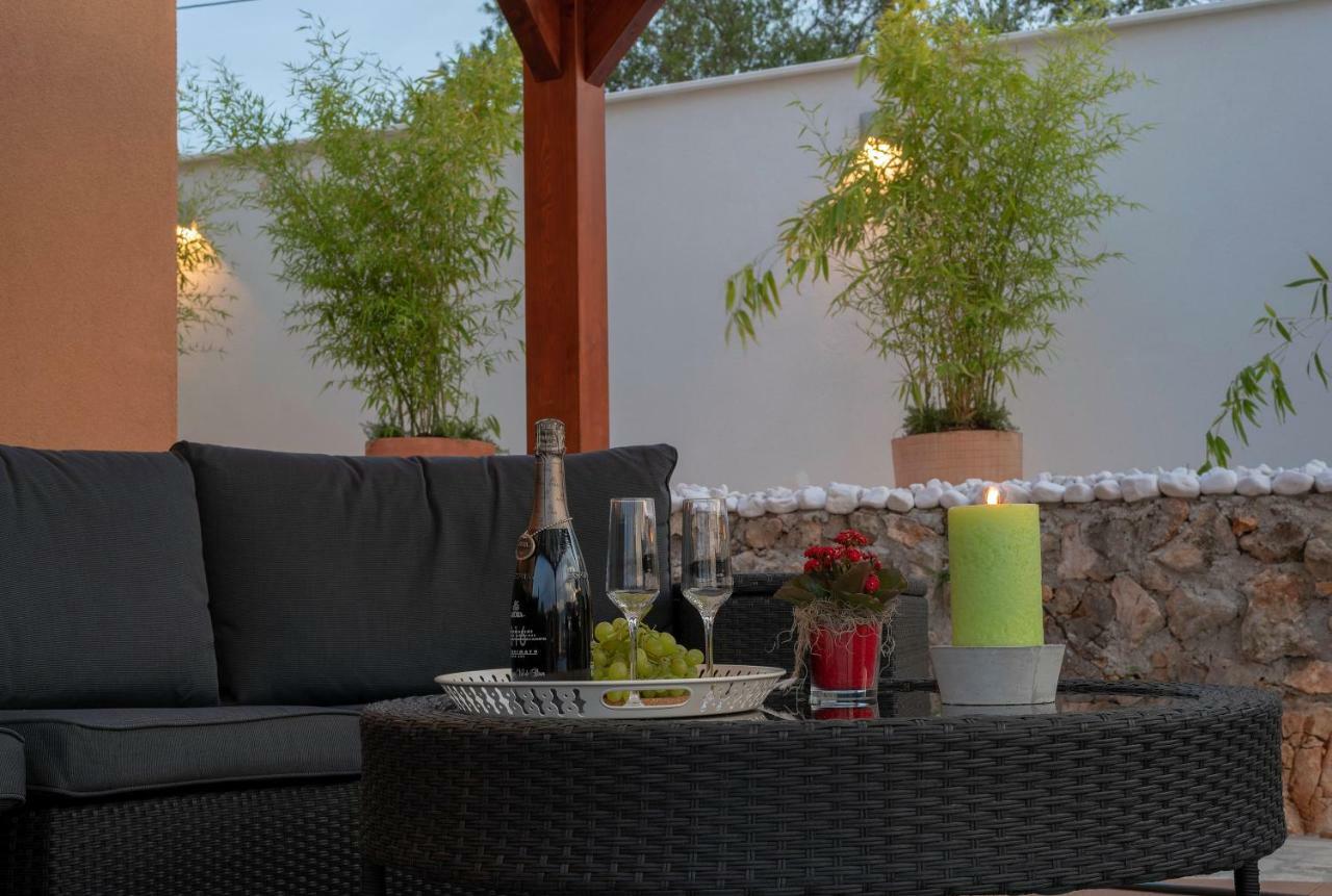 Villa Village Idylle With Heated Pool, Sauna, Jacuzzy And Private Parking Sukosan Bagian luar foto